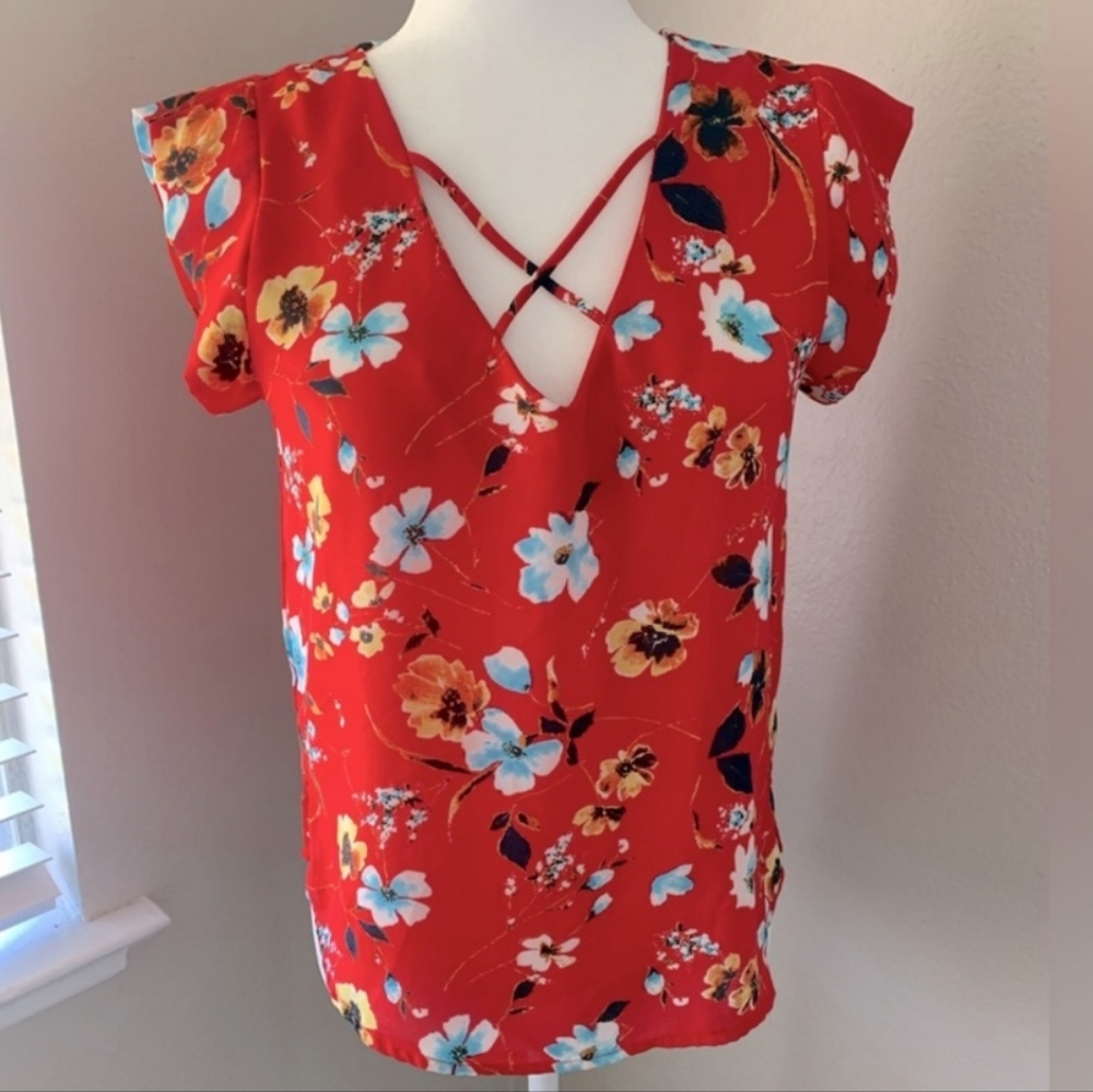 ⭐️LILY WHITE FLORAL BLOUSE